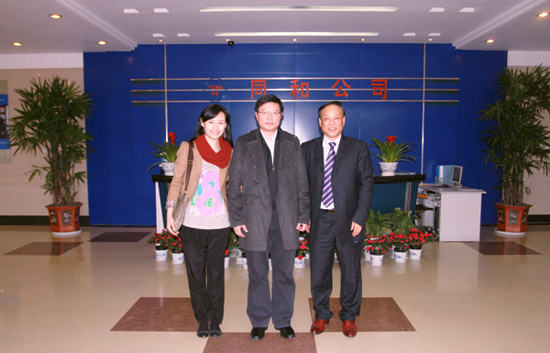 國(guó)家工信部王偉司長(zhǎng)蒞臨同和公司參觀考察與同和公司崔桂生董事長(zhǎng)、崔婷副董事長(zhǎng)合影
